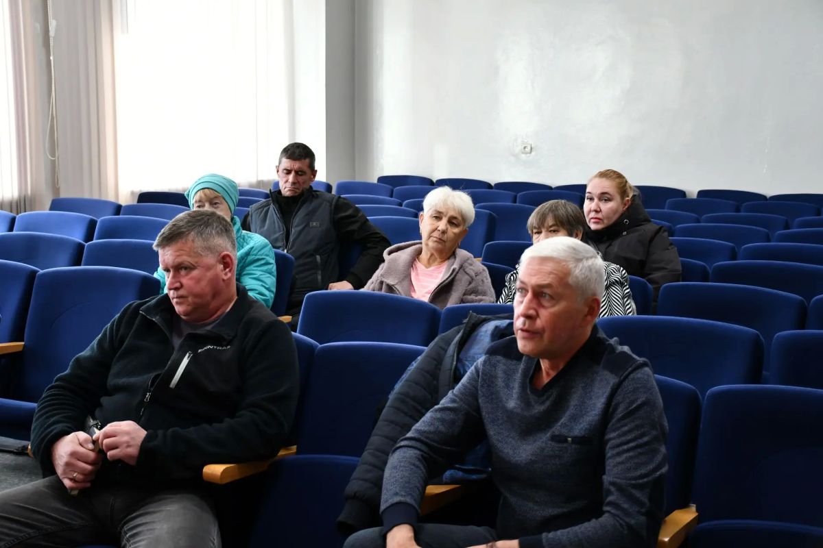 Игорь Кобзев: На последнем совещании по ликвидации последствий зимней ЧС в Бодайбо поручил заместителю Председателя Правительства Иркутской области Александру Геннадьевичу Суханову провести встречу с жителями города в... Игорь Кобзев: На последнем совещании по ликвидации последствий зимней ЧС в Бодайбо поручил заместителю Председателя Правительства Иркутской области Александру Геннадьевичу Суханову провести встречу с жителями города в...