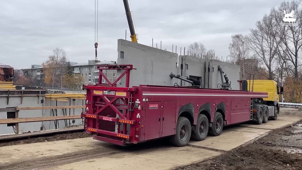 Руслан Болотов: Площадку будущего детского сада в ИВАТУ посетили сегодня вместе с депутатом Законодательного собрания региона Дмитрием Ружниковым и депутатом городской Думы Максимом Булдаковым
