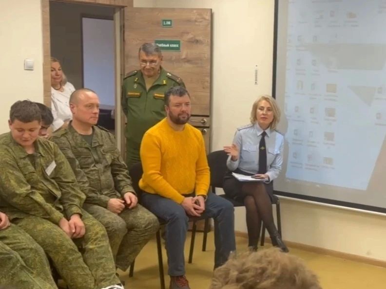 В Братске сотрудники Госавтоинспекции и общественники приняли участие в брифинге по вопросам безопасности В Братске сотрудники Госавтоинспекции и общественники приняли участие в брифинге по вопросам безопасности