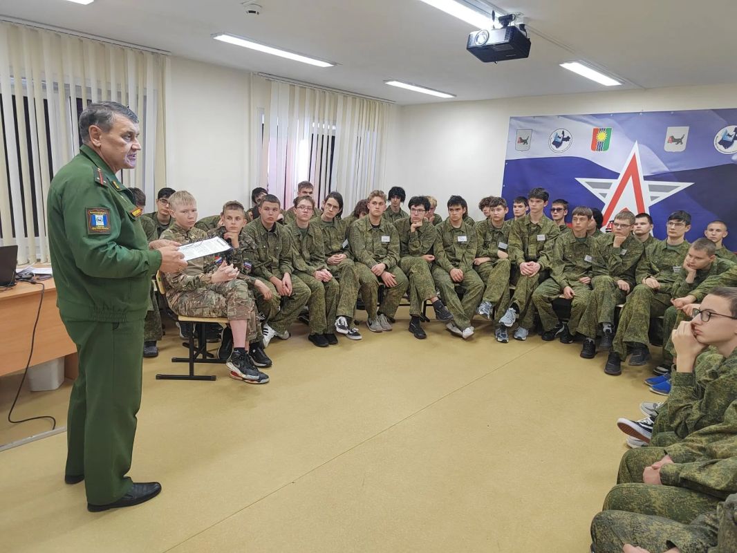 В Братске сотрудники Госавтоинспекции и общественники приняли участие в брифинге по вопросам безопасности В Братске сотрудники Госавтоинспекции и общественники приняли участие в брифинге по вопросам безопасности