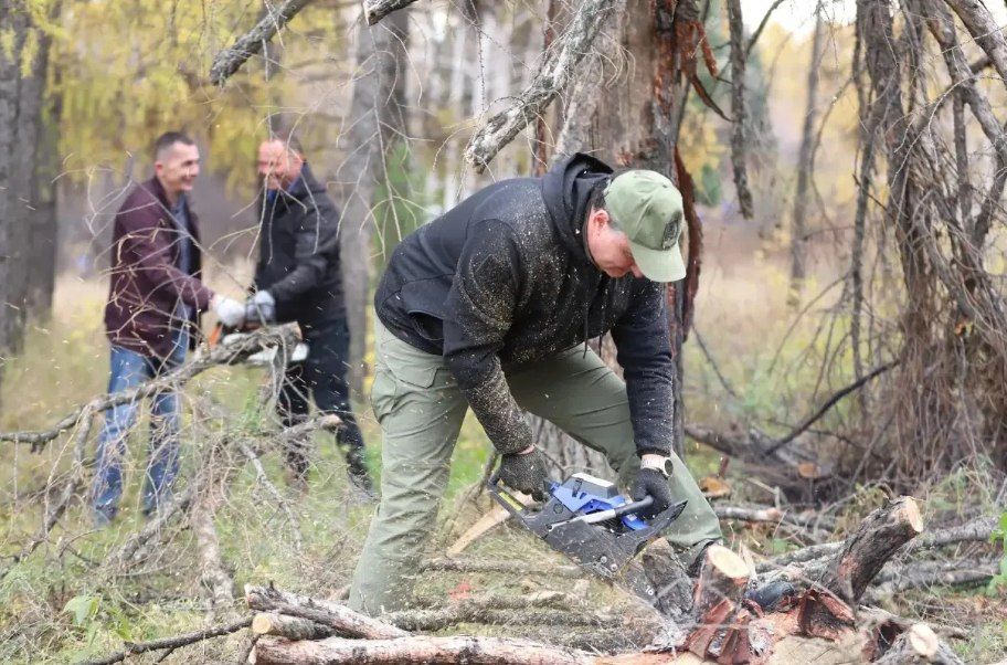 Около 12 тысяч человек приняли участие в общегородском субботнике в Иркутске Около 12 тысяч человек приняли участие в общегородском субботнике в Иркутске