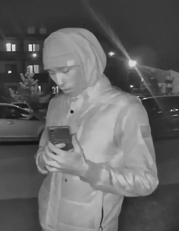 В Иркутске полицейские разыскивают предполагаемого автора граффити с рекламой наркомагазина В Иркутске полицейские разыскивают предполагаемого автора граффити с рекламой наркомагазина