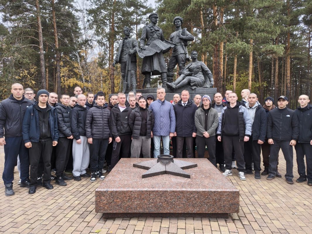 Торжественная отправка молодых людей, призванных на военную службу, состоялась в Ангарске