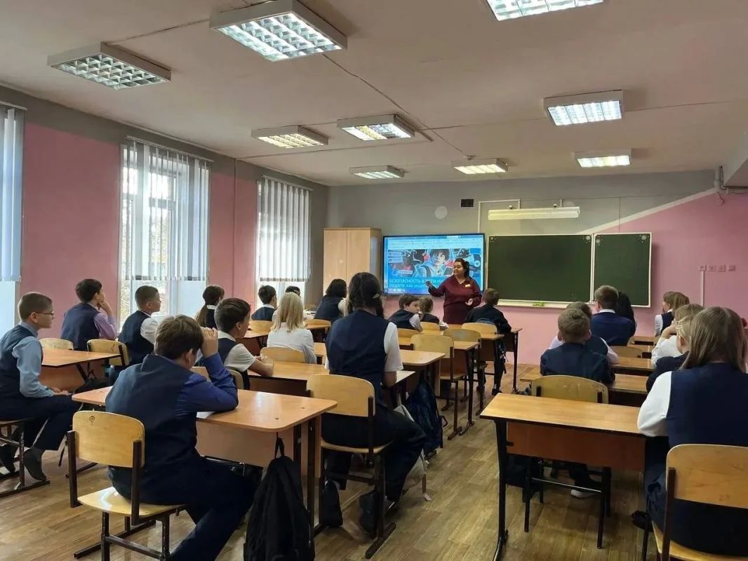 В школах Иркутска «Разговоры о важном» посвятили безопасности в интернете В школах Иркутска «Разговоры о важном» посвятили безопасности в интернете
