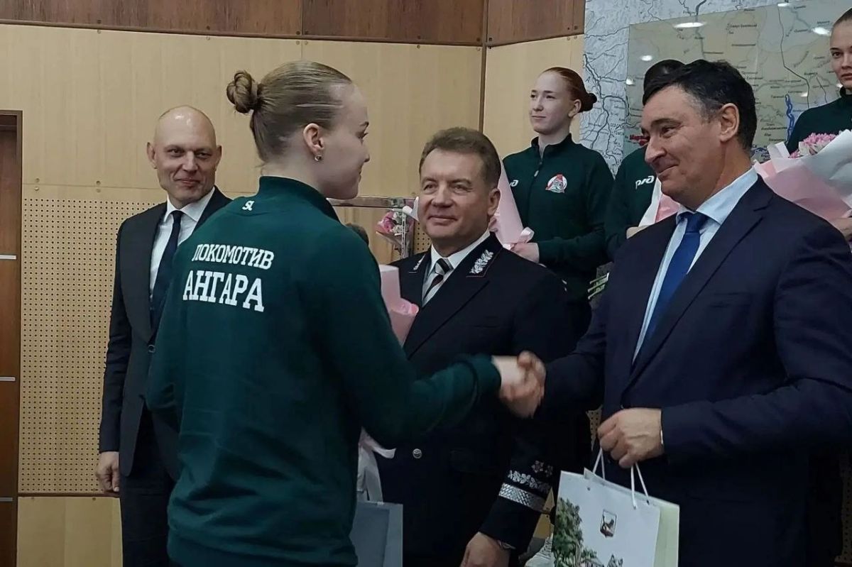Волейбольная команда «Локомотив-Ангара» начала новый сезон с победы над томской командой «Томичка» Волейбольная команда «Локомотив-Ангара» начала новый сезон с победы над томской командой «Томичка»