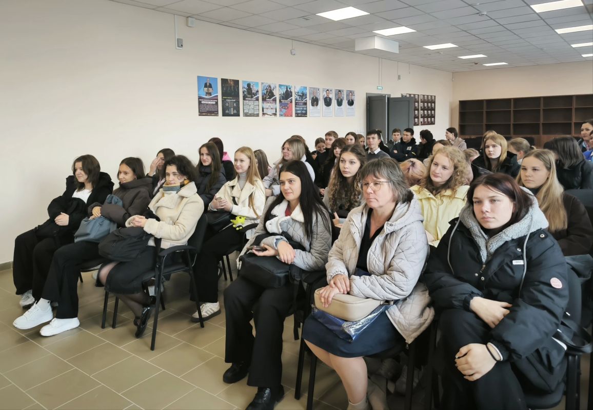 В Нижнеудинске школьники побывали на экскурсии в отделе МВД В Нижнеудинске школьники побывали на экскурсии в отделе МВД