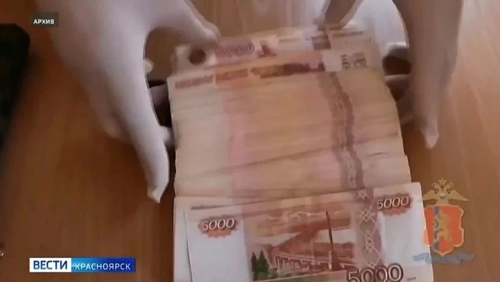 В Красноярске две девушки сняли с пенсионерки порчу и украли миллион