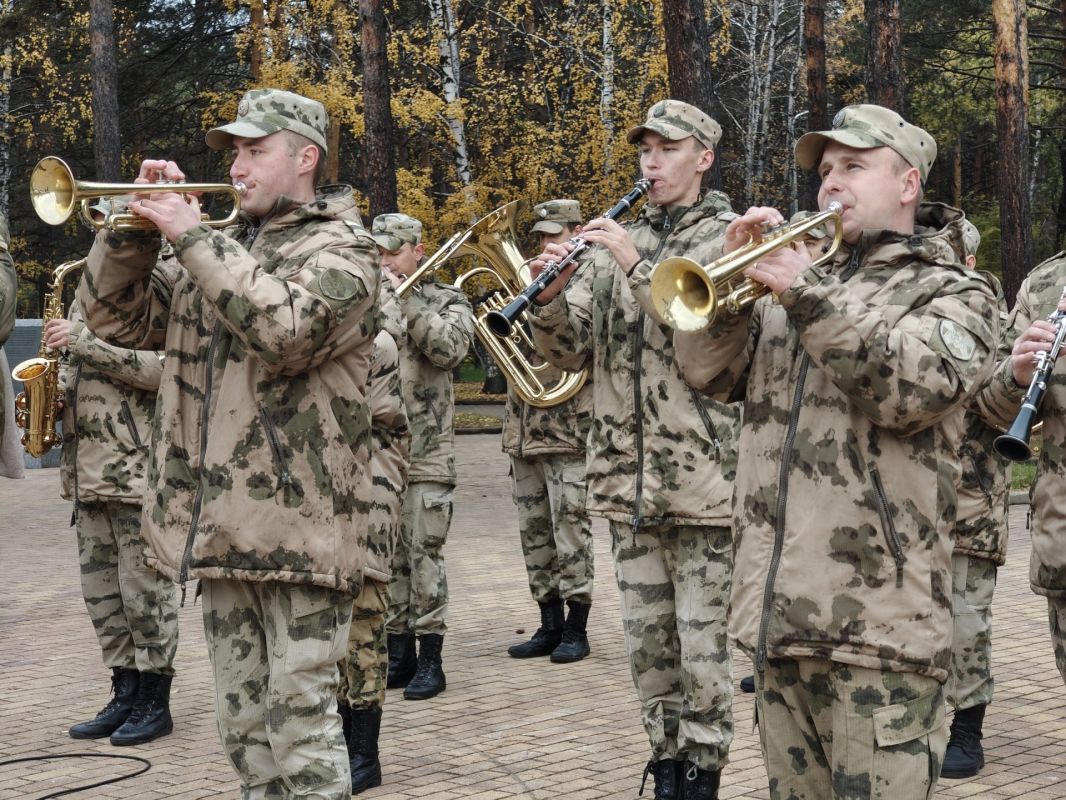 Торжественная отправка молодых людей, призванных на военную службу, состоялась в Ангарске Торжественная отправка молодых людей, призванных на военную службу, состоялась в Ангарске