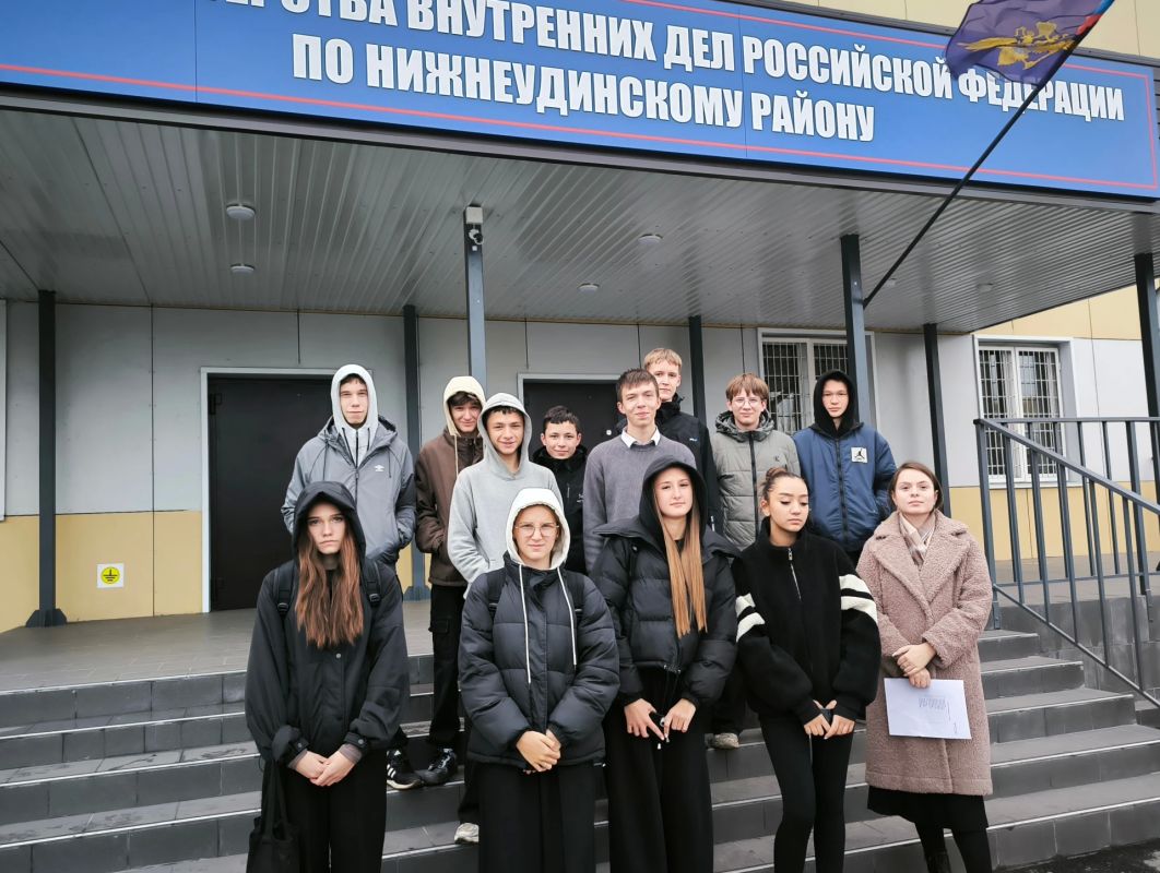 В Нижнеудинске школьники побывали на экскурсии в отделе МВД В Нижнеудинске школьники побывали на экскурсии в отделе МВД