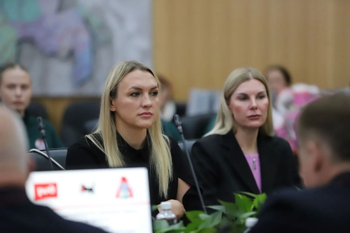 Руслан Болотов: Для женской волейбольной юношеской команды «Локомотив-Ангара» начался новый спортивный сезон Руслан Болотов: Для женской волейбольной юношеской команды «Локомотив-Ангара» начался новый спортивный сезон