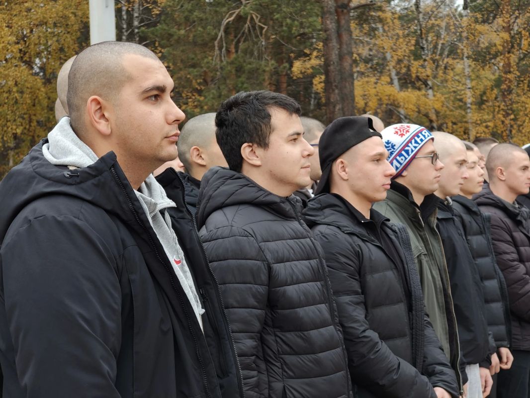 Торжественная отправка молодых людей, призванных на военную службу, состоялась в Ангарске Торжественная отправка молодых людей, призванных на военную службу, состоялась в Ангарске