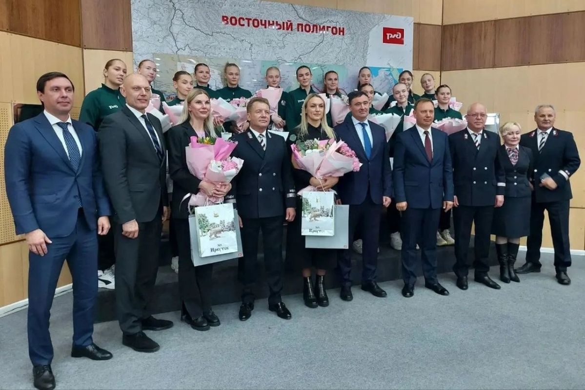 Волейбольная команда «Локомотив-Ангара» начала новый сезон с победы над томской командой «Томичка» Волейбольная команда «Локомотив-Ангара» начала новый сезон с победы над томской командой «Томичка»