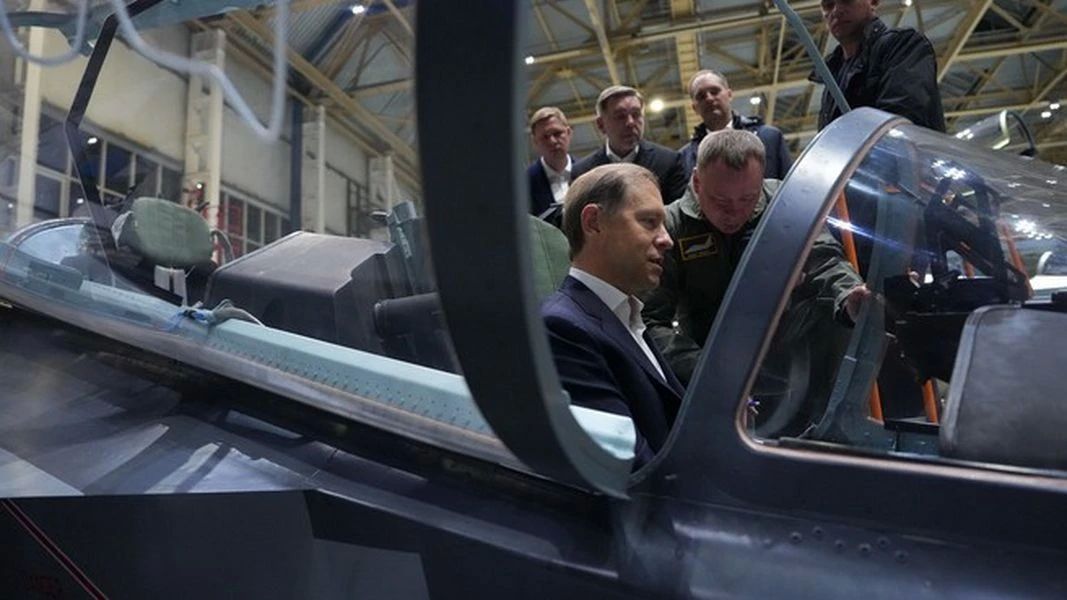 Первый вице-премьер России Денис Мантуров посетил Иркутский авиазавод
