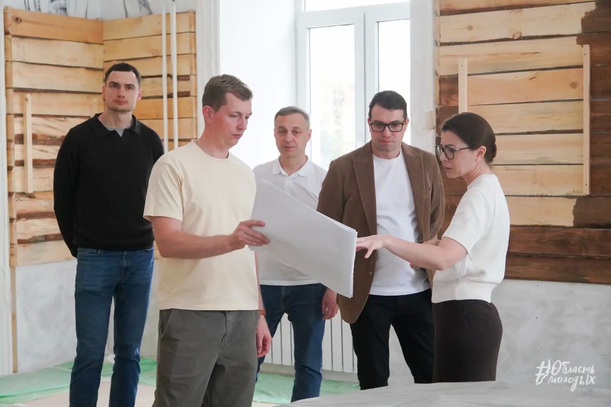 Совсем недавно обновленный Дом офицеров посетили генеральный директор АНО «Центр изучения и сетевого мониторинга» Максим Лупин и исполняющий обязанности директора Роспатриотцентра Дмитрий Степыко Совсем недавно обновленный Дом офицеров посетили генеральный директор АНО «Центр изучения и сетевого мониторинга» Максим Лупин и исполняющий обязанности директора Роспатриотцентра Дмитрий Степыко