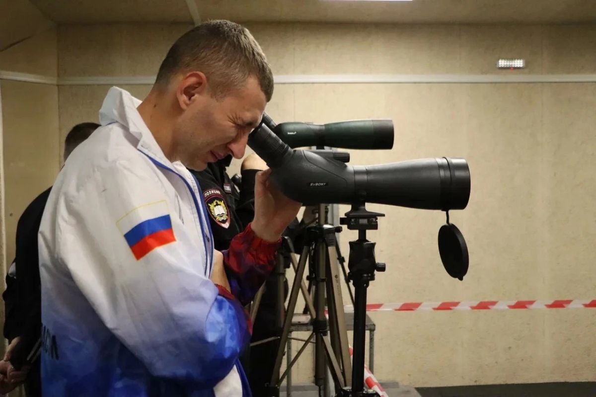 Команда ГУ МВД России по Иркутской области вошла в тройку лидеров в соревнованиях по служебному биатлону в открытом чемпионате Красноярского края Команда ГУ МВД России по Иркутской области вошла в тройку лидеров в соревнованиях по служебному биатлону в открытом чемпионате Красноярского края