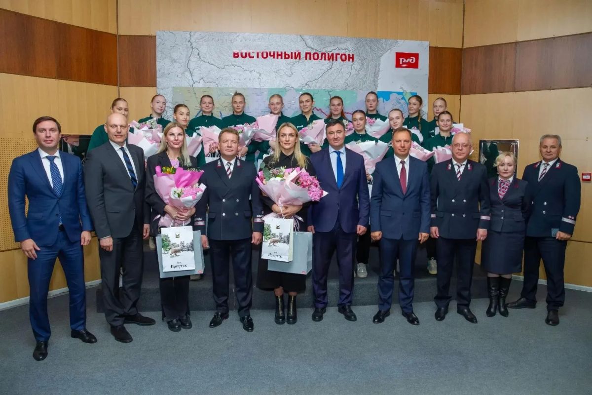 Мэр Руслан Болотов встретился с женской волейбольной командой «Локомотив-Ангара»
