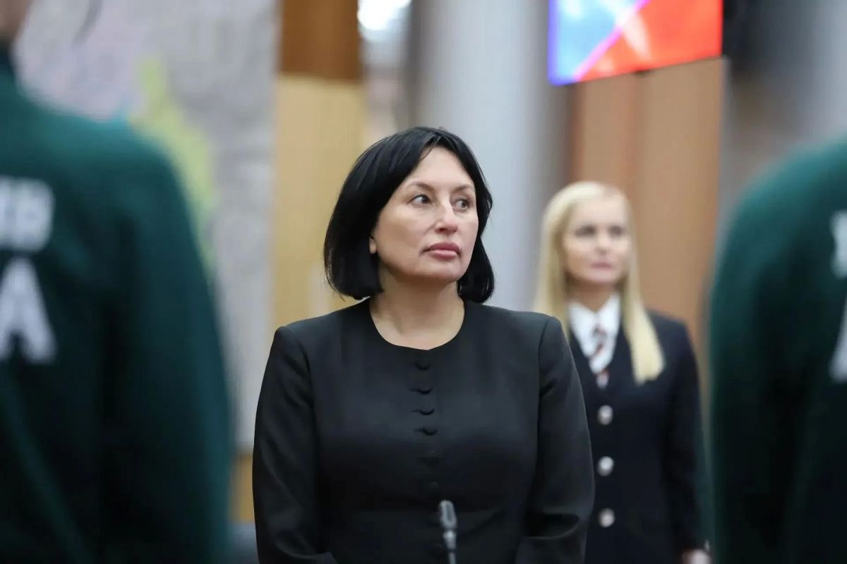 Мэр Руслан Болотов встретился с женской волейбольной командой «Локомотив-Ангара» Мэр Руслан Болотов встретился с женской волейбольной командой «Локомотив-Ангара»