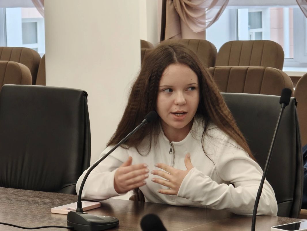 В Ангарском округе продолжается медиафорум «Включай микрофон!» В Ангарском округе продолжается медиафорум «Включай микрофон!»
