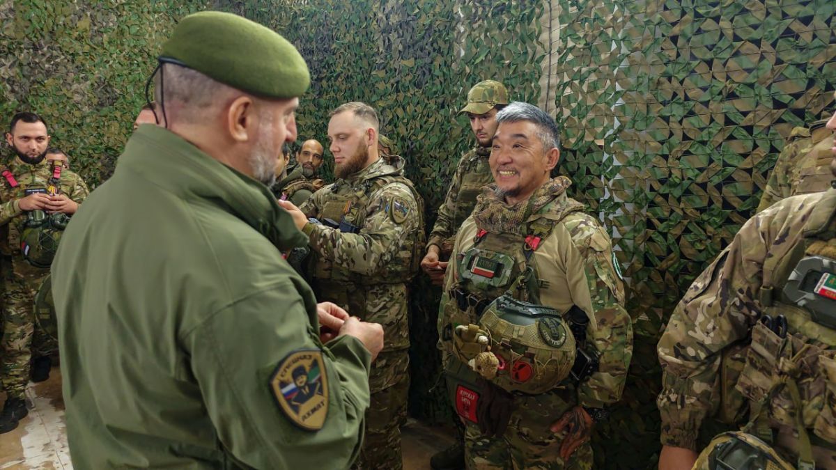 Герой России наградил героев: церемония в Спецназе «Ахмат» Герой России наградил героев: церемония в Спецназе «Ахмат»