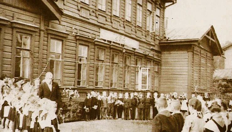 Продолжаем тему городских ремонтов! На фото — школа № 67, расположенная в Ново-Ленино на улице Академика Образцова, 23. Она отличается от современных образовательных учреждений своей историей — ее педагогический стаж... Продолжаем тему городских ремонтов! На фото — школа № 67, расположенная в Ново-Ленино на улице Академика Образцова, 23. Она отличается от современных образовательных учреждений своей историей — ее педагогический стаж...