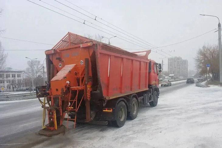 Ночные заморозки превратили дороги Иркутска в каток