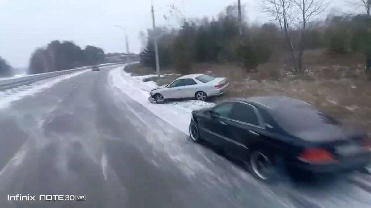 Первый серьезный снегопад сегодня стал испытанием для иркутских водителей