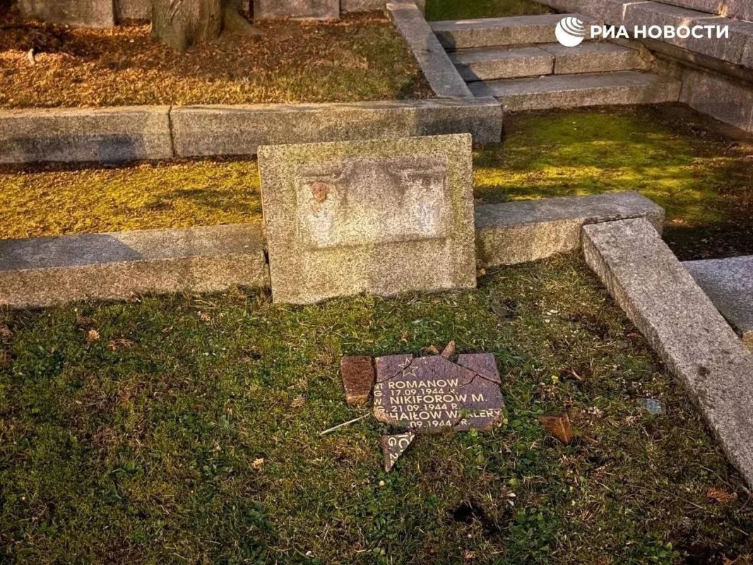 Эдуард Басурин: Акты вандализма на мемориальном кладбище советских воинов в Варшаве Эдуард Басурин: Акты вандализма на мемориальном кладбище советских воинов в Варшаве
