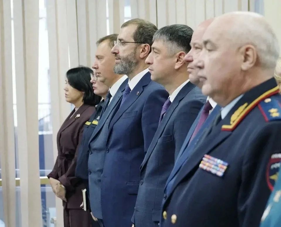 Председатель Законодательного Собрания Александр Ведерников и губернатор Приангарья Игорь Кобзев поздравили Александра Рычкова с назначением на должность руководителя следственного управления СК России по Иркутской области Председатель Законодательного Собрания Александр Ведерников и губернатор Приангарья Игорь Кобзев поздравили Александра Рычкова с назначением на должность руководителя следственного управления СК России по Иркутской области