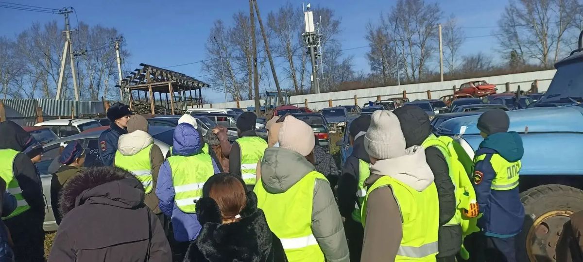 В Тулуне полицейские познакомили ЮИДовцев с особенностями службы Госавтоинспекции В Тулуне полицейские познакомили ЮИДовцев с особенностями службы Госавтоинспекции