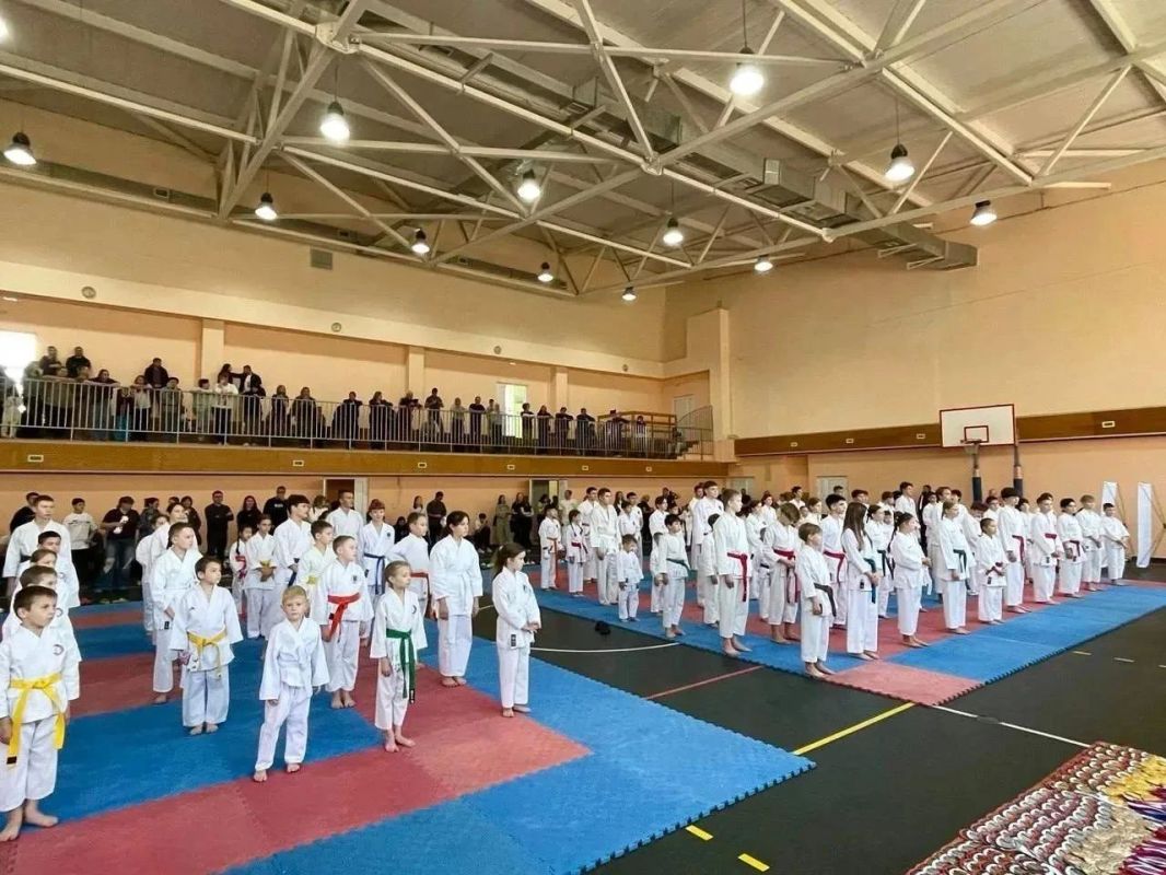 Более 300 спортсменов боролись за медали на первенстве Иркутска по всестилевому каратэ Более 300 спортсменов боролись за медали на первенстве Иркутска по всестилевому каратэ