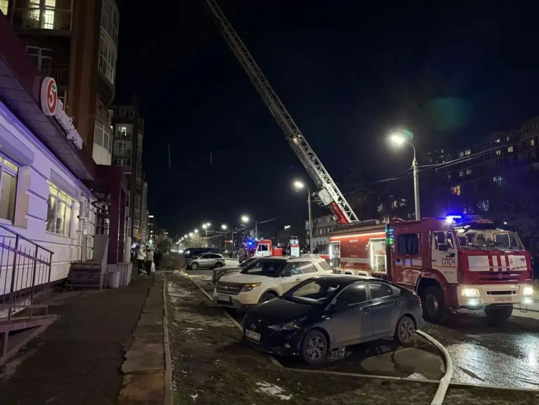 Огнеборцы спасли 8 человек на пожаре в Иркутске