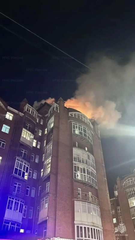 Девяносто человек эвакуировались, восьмерых спасли на пожаре в Иркутске Девяносто человек эвакуировались, восьмерых спасли на пожаре в Иркутске