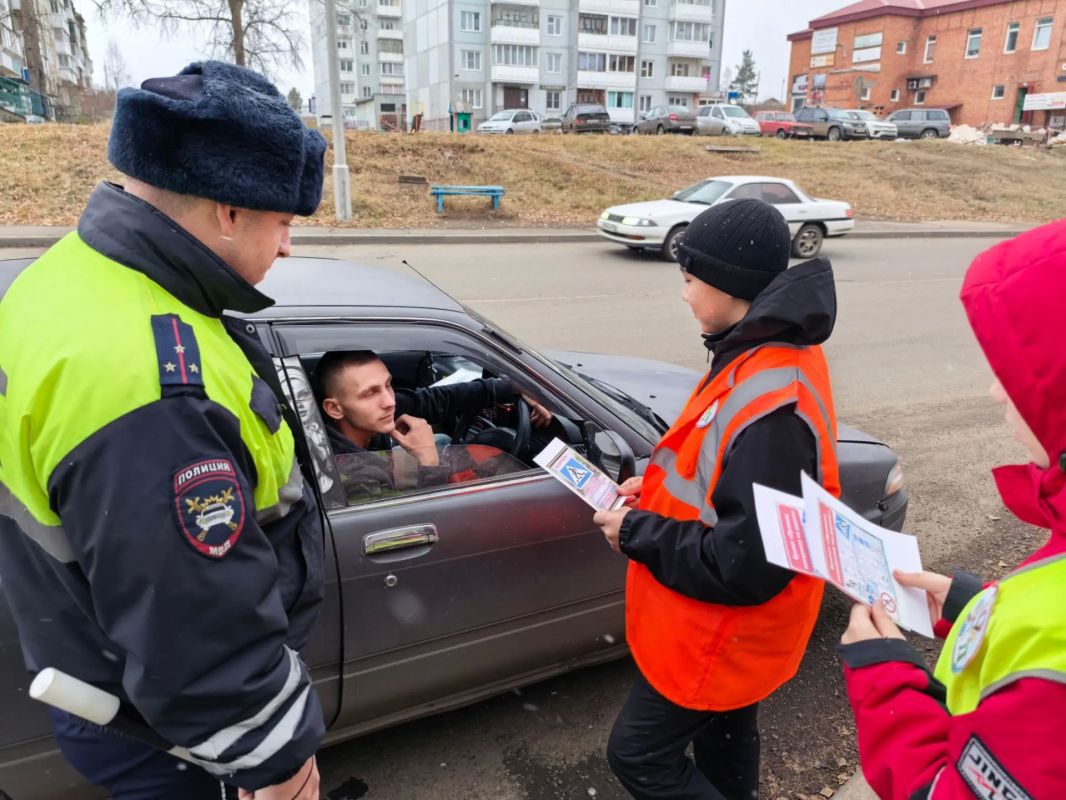 В Усть-Илимске Госавтоинспекторы совместно со школьниками и студентами напомнили всем о безопасности на дорогах! В Усть-Илимске Госавтоинспекторы совместно со школьниками и студентами напомнили всем о безопасности на дорогах!