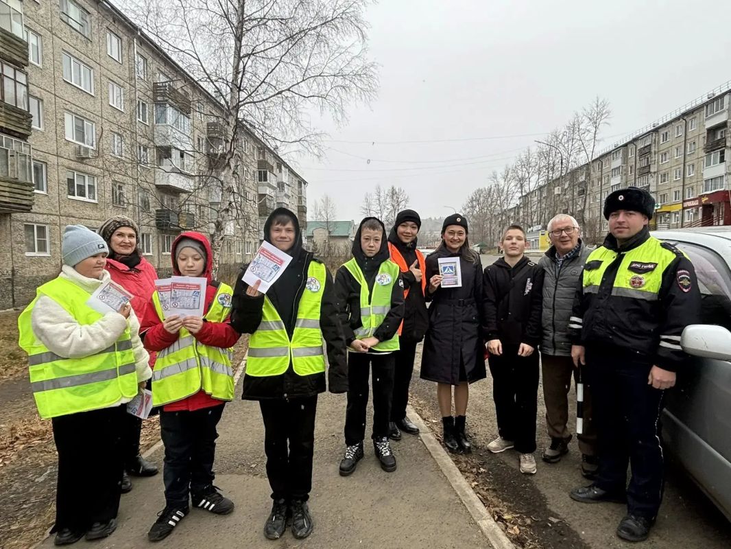 В Усть-Илимске Госавтоинспекторы совместно со школьниками и студентами напомнили всем о безопасности на дорогах! В Усть-Илимске Госавтоинспекторы совместно со школьниками и студентами напомнили всем о безопасности на дорогах!