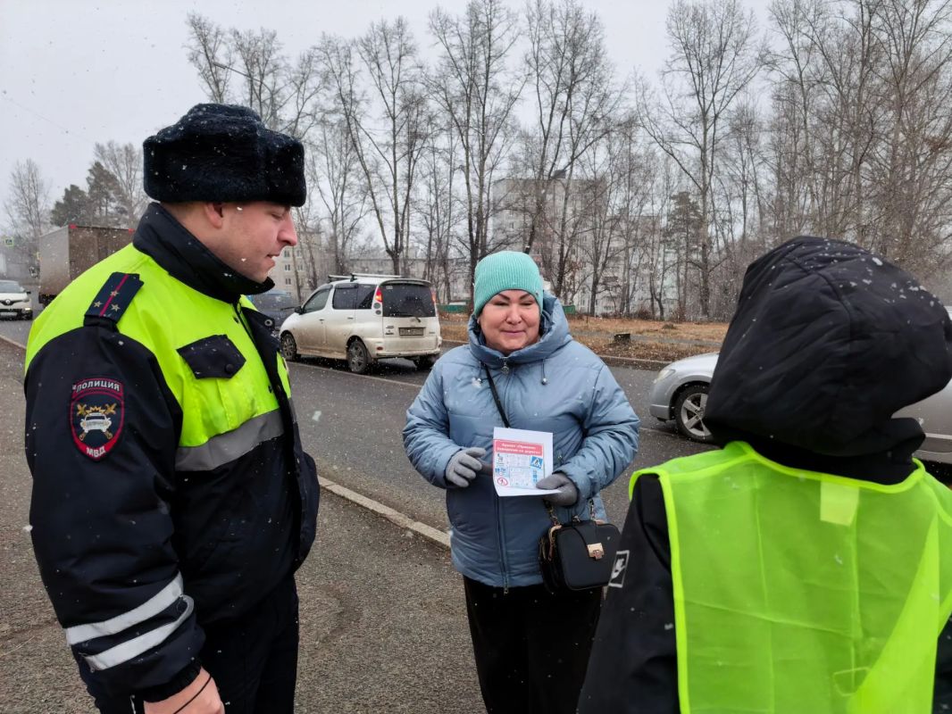 В Усть-Илимске Госавтоинспекторы совместно со школьниками и студентами напомнили всем о безопасности на дорогах! В Усть-Илимске Госавтоинспекторы совместно со школьниками и студентами напомнили всем о безопасности на дорогах!