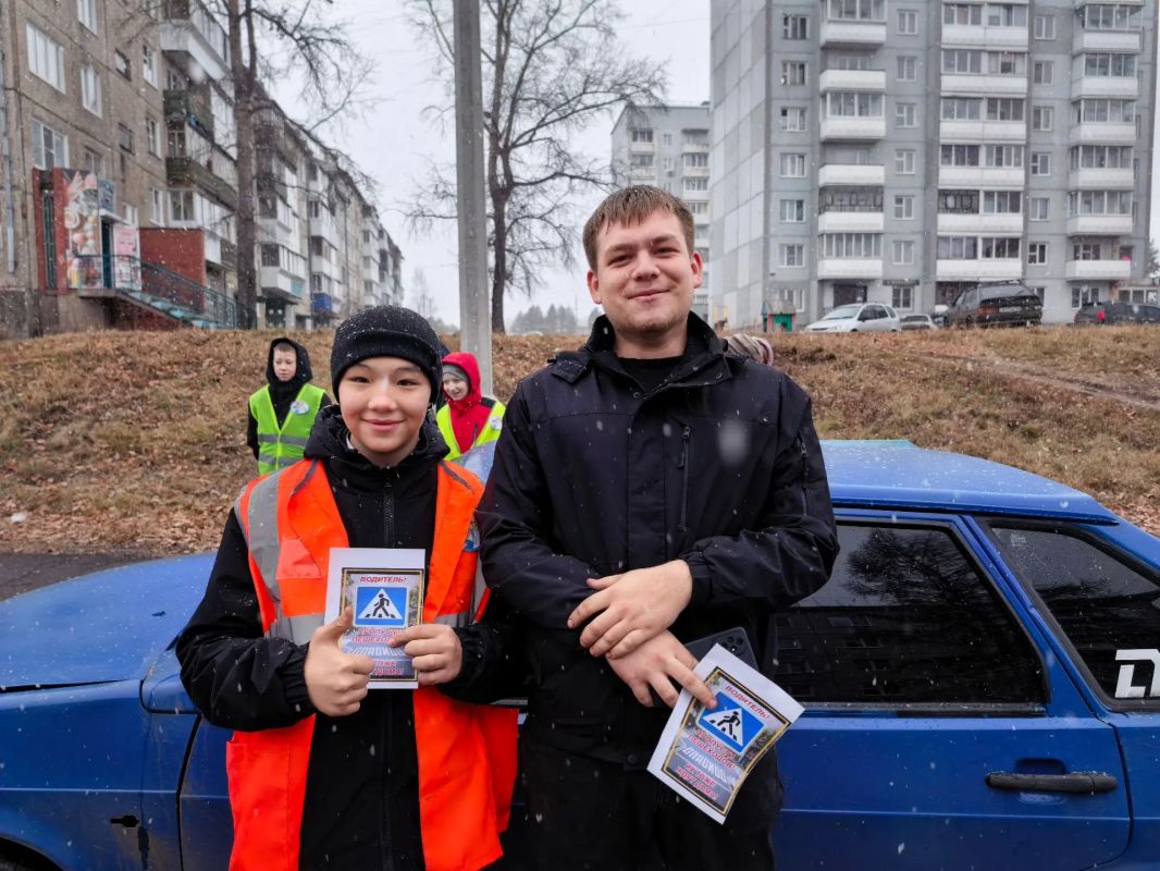 В Усть-Илимске Госавтоинспекторы совместно со школьниками и студентами напомнили всем о безопасности на дорогах! В Усть-Илимске Госавтоинспекторы совместно со школьниками и студентами напомнили всем о безопасности на дорогах!