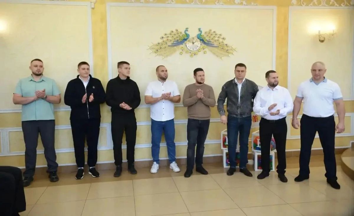 Церемонию имянаречения ко Дню отца провели в ангарском ЗАГСе Церемонию имянаречения ко Дню отца провели в ангарском ЗАГСе