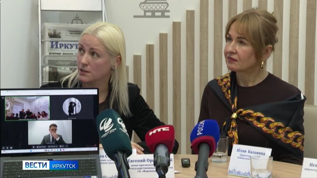 Каркас новой главной городской елки начали монтировать сегодня в сквере имени Кирова в Иркутске