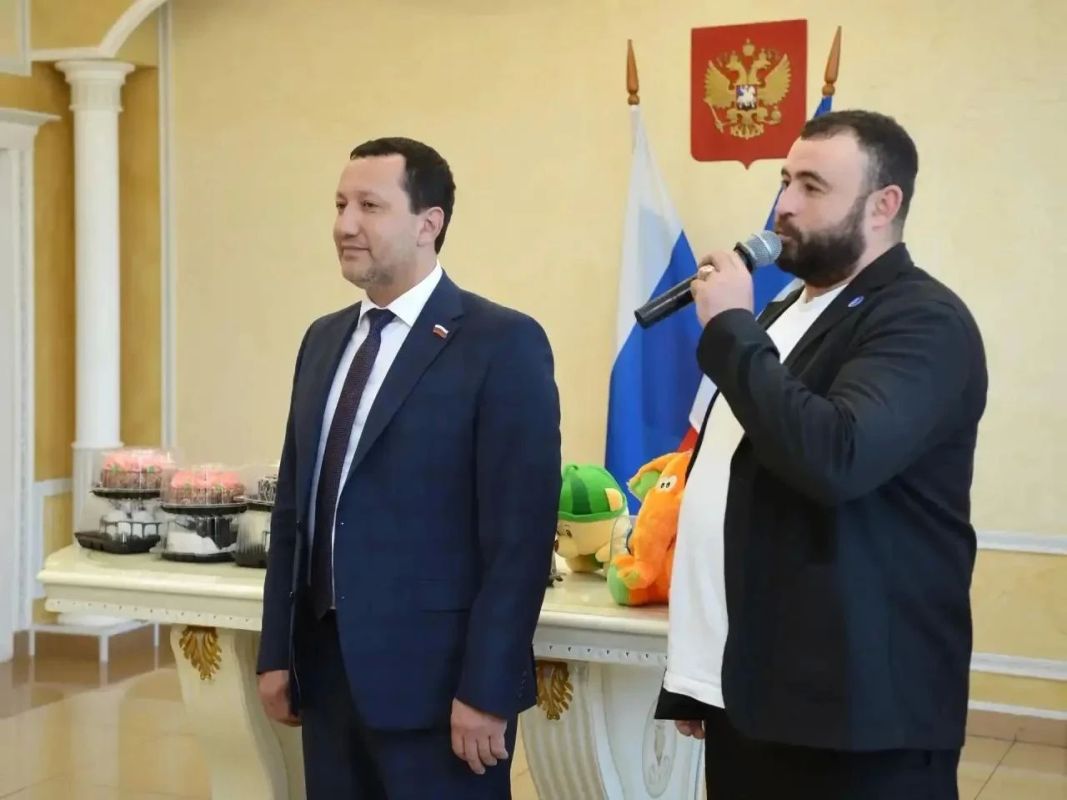 Церемонию имянаречения ко Дню отца провели в ангарском ЗАГСе Церемонию имянаречения ко Дню отца провели в ангарском ЗАГСе