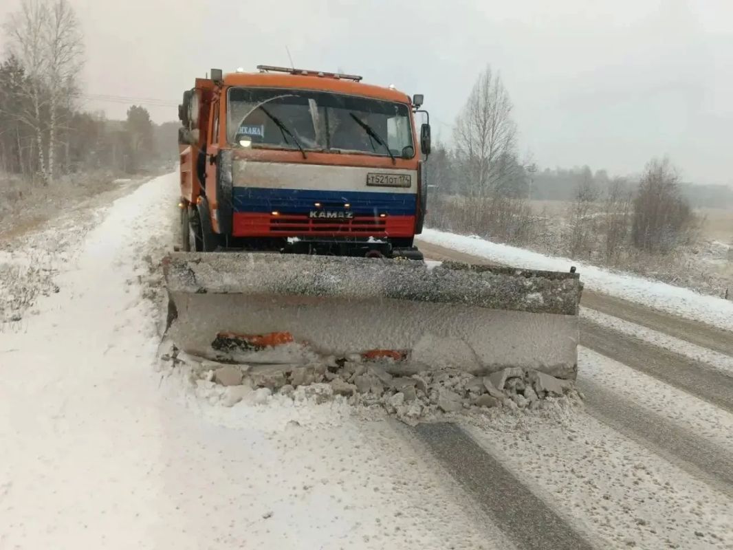 Сегодня вечером изза снегопада во многих районах региона появились серьёзные пробки Сегодня вечером изза снегопада во многих районах региона появились серьёзные пробки