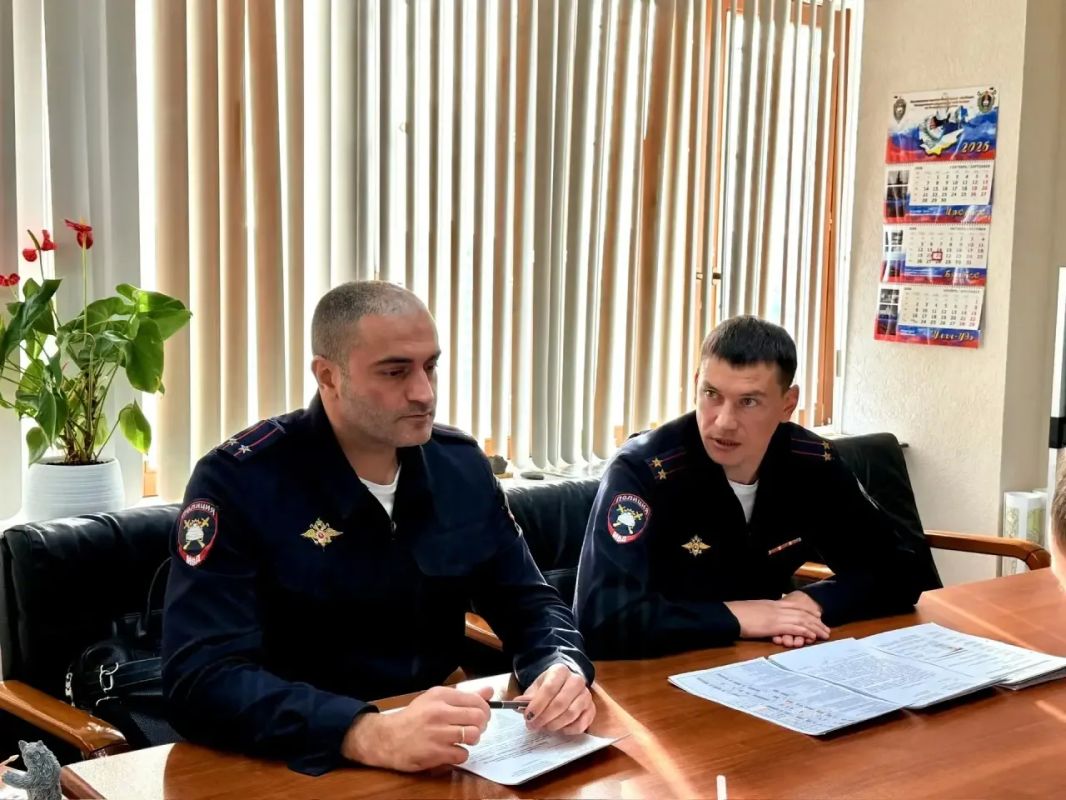 Провёл рабочую встречу с врио заместителя начальника управления Госавтоинспекции Иркутской области Сергеем Николаевичем Распоповым и врио начальника местного отдела Госавтоинспекции Рамизом Манафовичем Фарзалиевым Провёл рабочую встречу с врио заместителя начальника управления Госавтоинспекции Иркутской области Сергеем Николаевичем Распоповым и врио начальника местного отдела Госавтоинспекции Рамизом Манафовичем Фарзалиевым