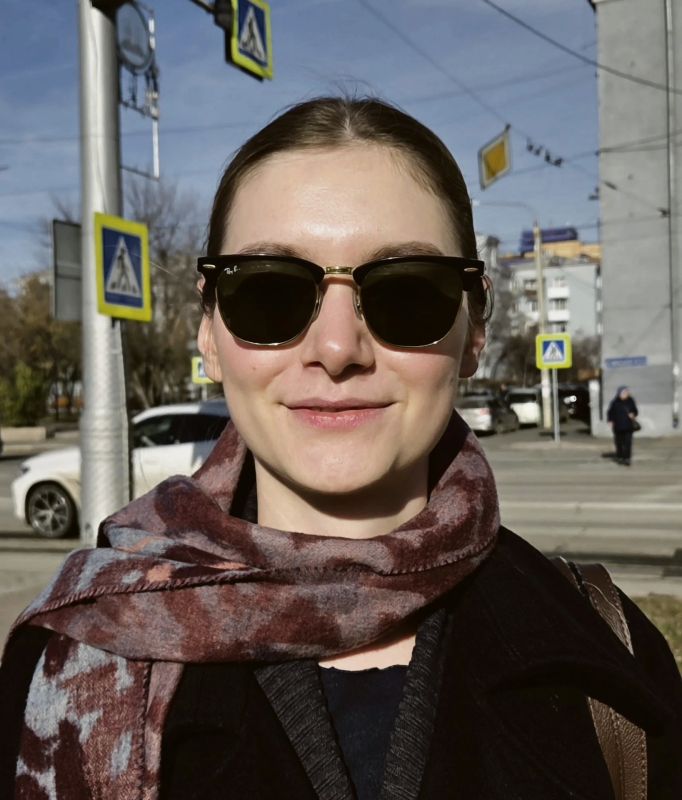 Алина, юрист:. — Месяц назад я вернулась из-за границы, поэтому последние годы встречала Новый год с друзьями