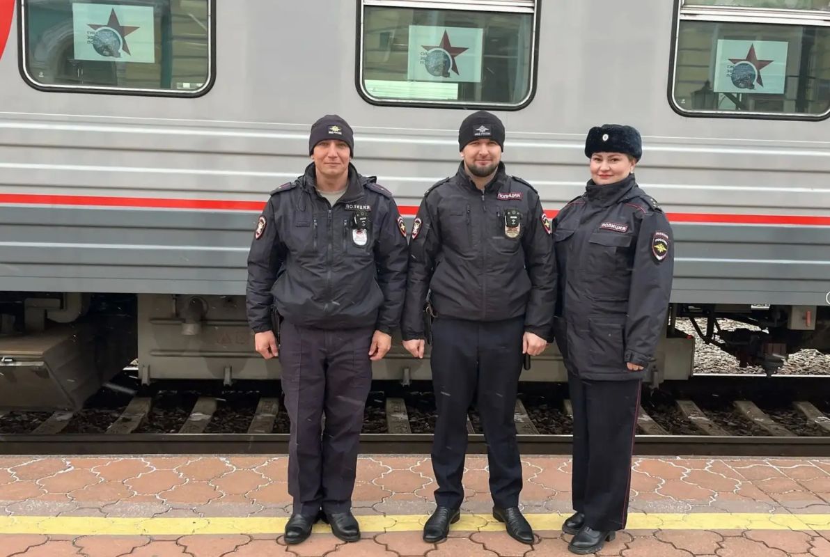 Сегодня из Иркутска в Санкт-Петербург отправился детский агитпоезд "Сибирский эшелон Победы" Сегодня из Иркутска в Санкт-Петербург отправился детский агитпоезд "Сибирский эшелон Победы"
