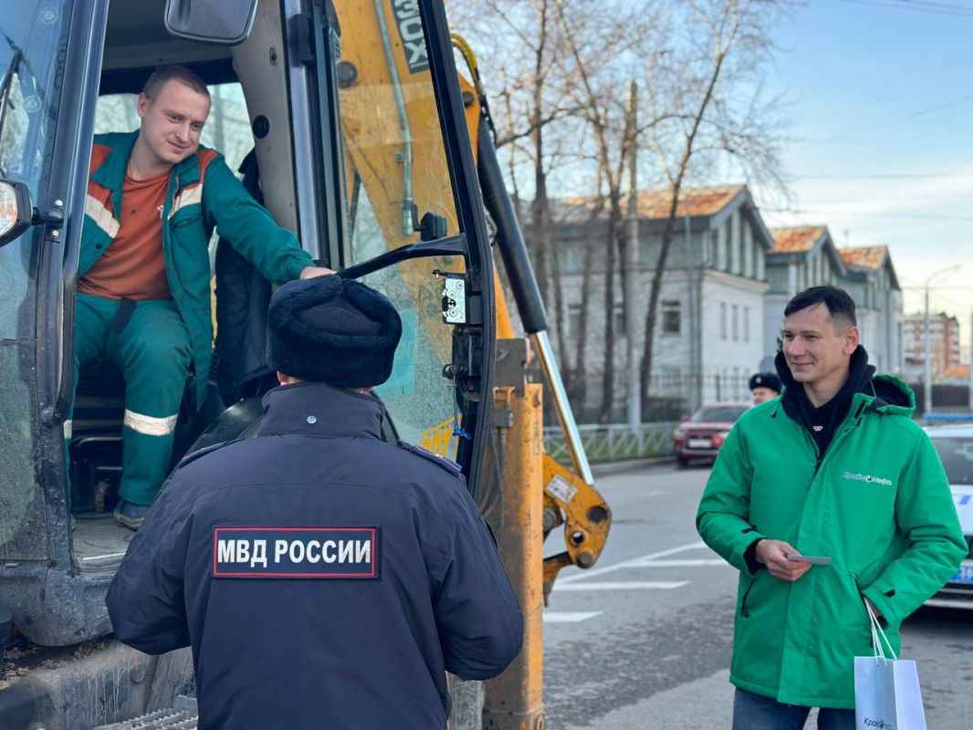 Госавтоинспекция Иркутска совместно с представителями сети АЗС, автошколы «Старк38» и МБУ «Городской спортивно-методический центр» поздравили водителей с праздником — Днем автомобилиста! Госавтоинспекция Иркутска совместно с представителями сети АЗС, автошколы «Старк38» и МБУ «Городской спортивно-методический центр» поздравили водителей с праздником — Днем автомобилиста!