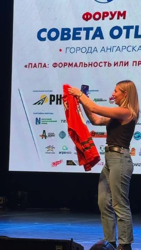 «Такого вам ещё никто не желал»: Дмитрий Губерниев выдал огненное напутствие хоккеистам ангарского «Ермака»