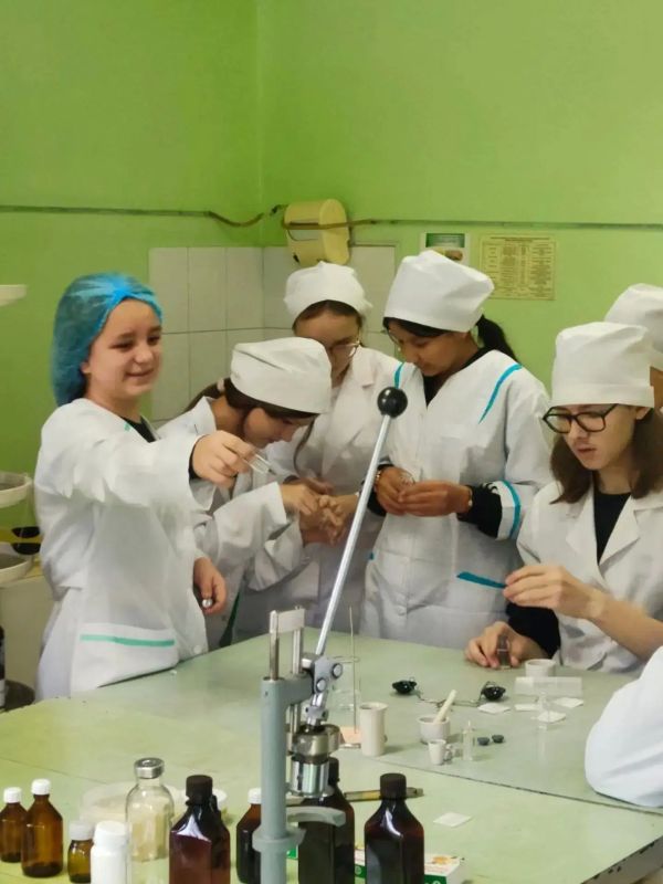 Более 140 школьников и студентов в Иркутске прошли профориентацию в медучреждениях и узнали о репродуктивном здоровье Более 140 школьников и студентов в Иркутске прошли профориентацию в медучреждениях и узнали о репродуктивном здоровье