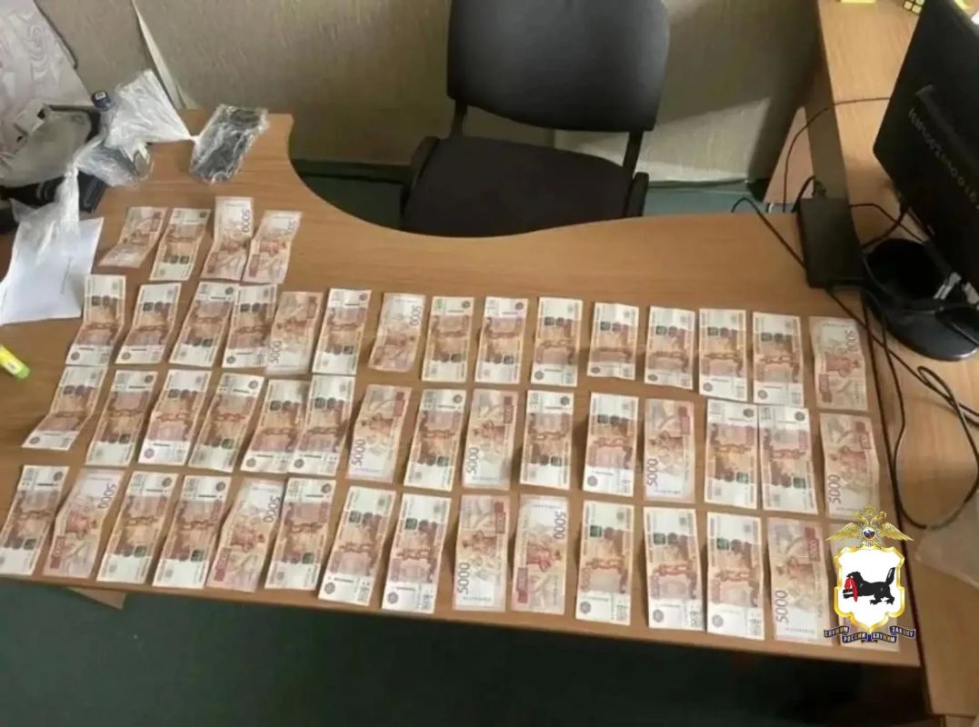 В Братске полицейские задержали участников этнической группы за покушение на сбыт наркотиков в крупном размере В Братске полицейские задержали участников этнической группы за покушение на сбыт наркотиков в крупном размере