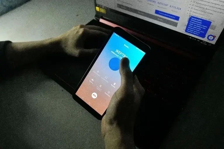 В Саянске женщине с инвалидностью вернули похищенные мошенниками деньги