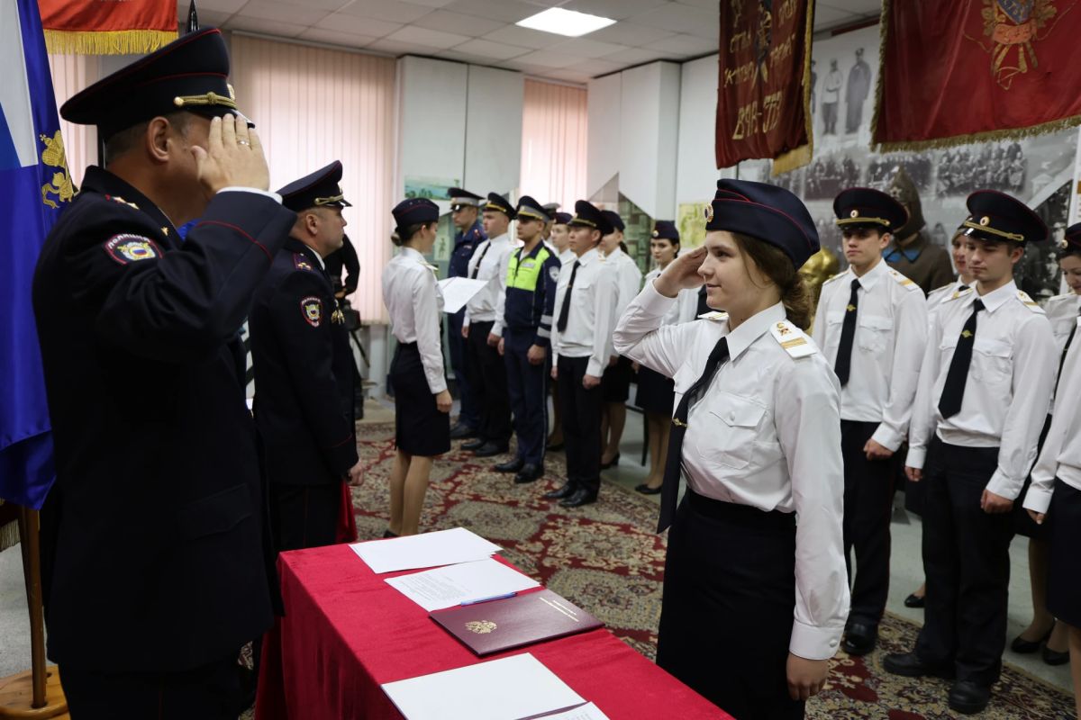 В честь дня образования иркутской полиции молодые сотрудники приняли присягу В честь дня образования иркутской полиции молодые сотрудники приняли присягу