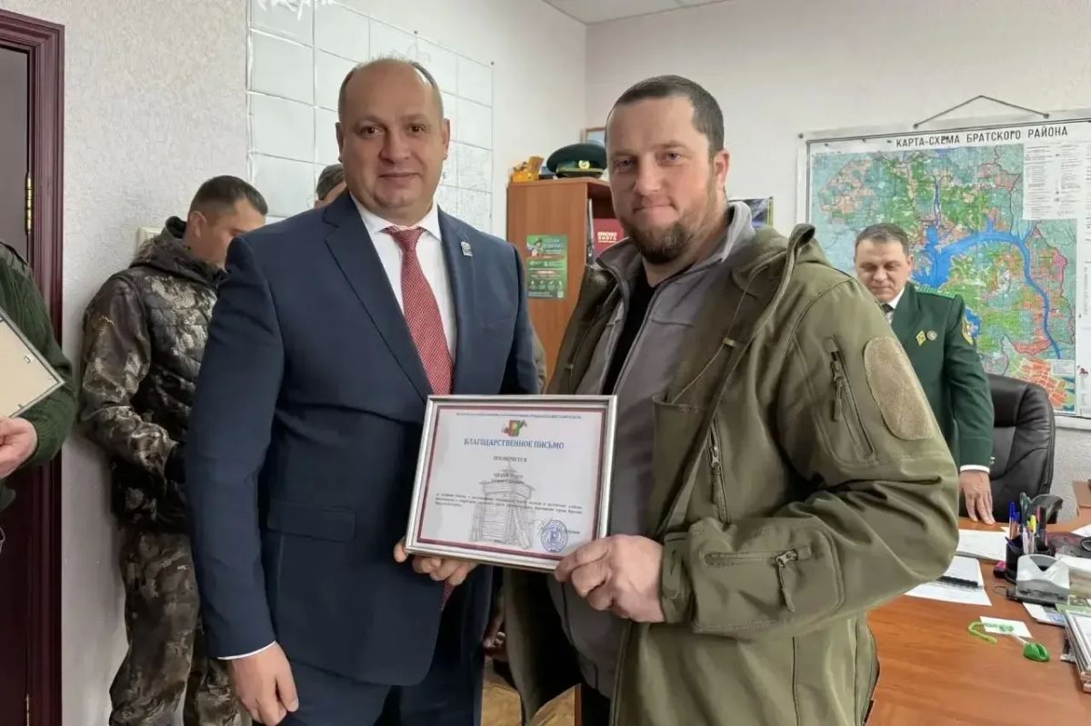 От всех братчан и от себя лично поблагодарил сотрудников службы по охране и использованию объектов животного мира и наших охотников за ту работу, которую они проводили в эту осень, реагируя на каждый сигнал о выходе медведя... От всех братчан и от себя лично поблагодарил сотрудников службы по охране и использованию объектов животного мира и наших охотников за ту работу, которую они проводили в эту осень, реагируя на каждый сигнал о выходе медведя...